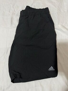 🩳 Adidas Lightweight Shorts – Size Large (Black)